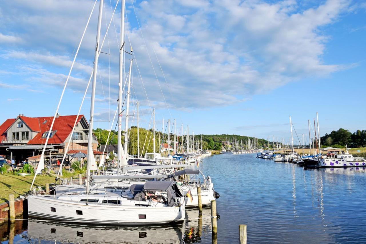 Schoene Ferienwohnungen Mit Kamin Im Ostseebad Sellin Exterior photo