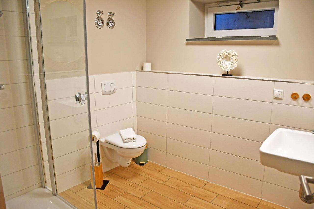 Schoene Ferienwohnungen Mit Kamin Im Ostseebad Sellin Exterior photo