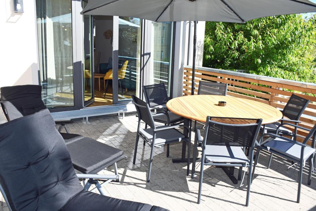 Schoene Ferienwohnungen Mit Kamin Im Ostseebad Sellin Exterior photo